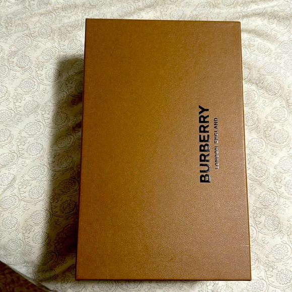 Burberry Shoes - Don neeed no more